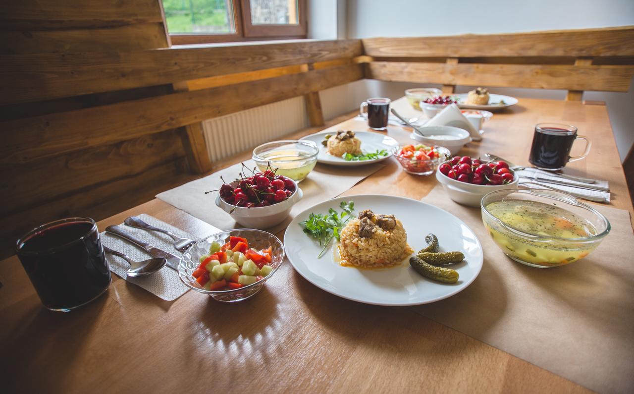 Vovk Gasthaus Sinjak Eksteriør bilde